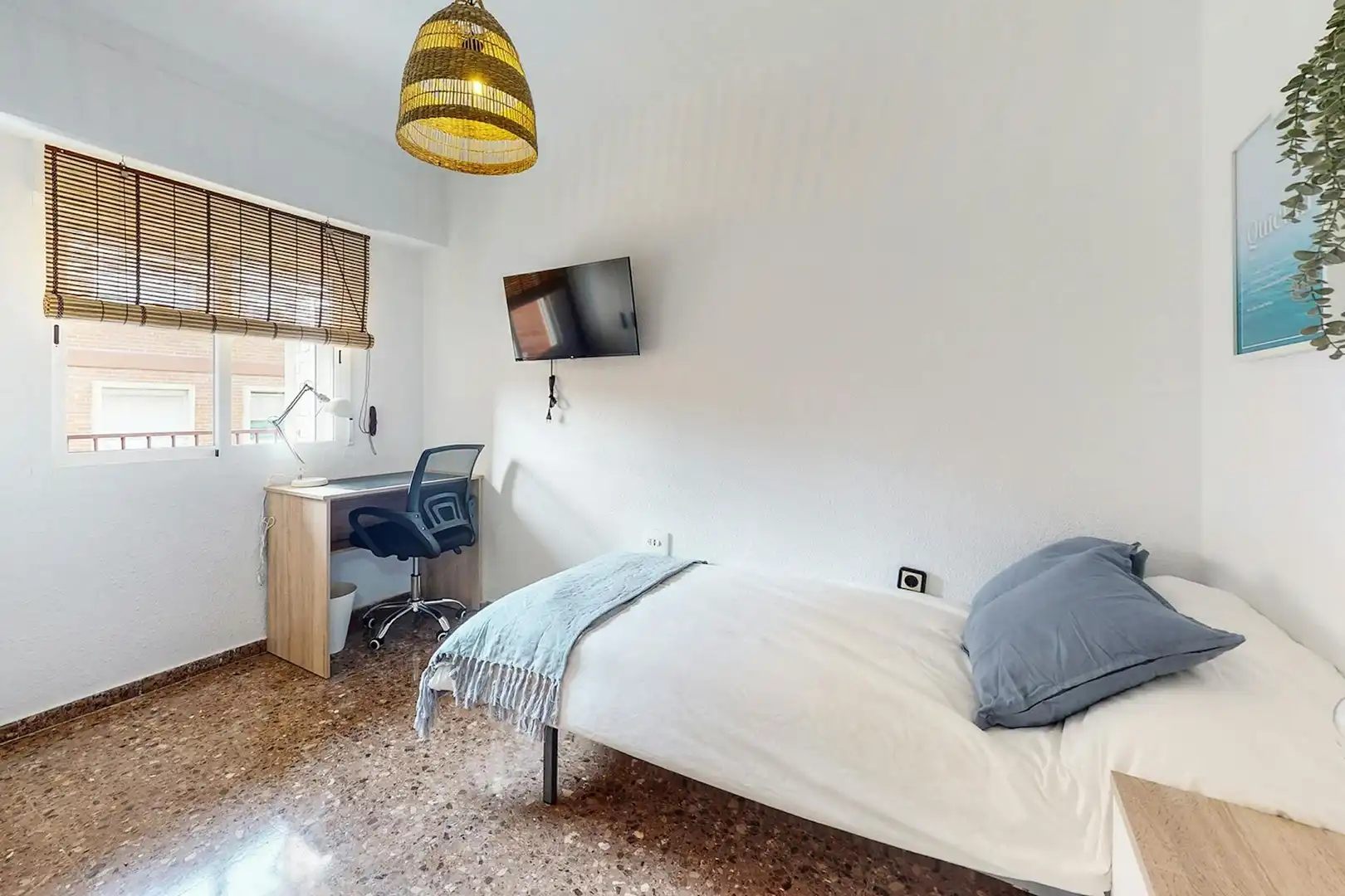 Bedroom of Flat for share in  Valencia Capital  with Air Conditioner, Furnished and Washing machine