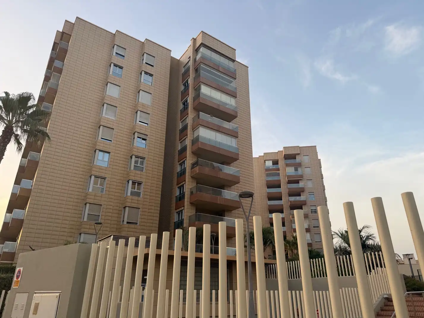 Vista exterior de Piso de alquiler en Almería con Aire acondicionado, Calefacción y Terraza