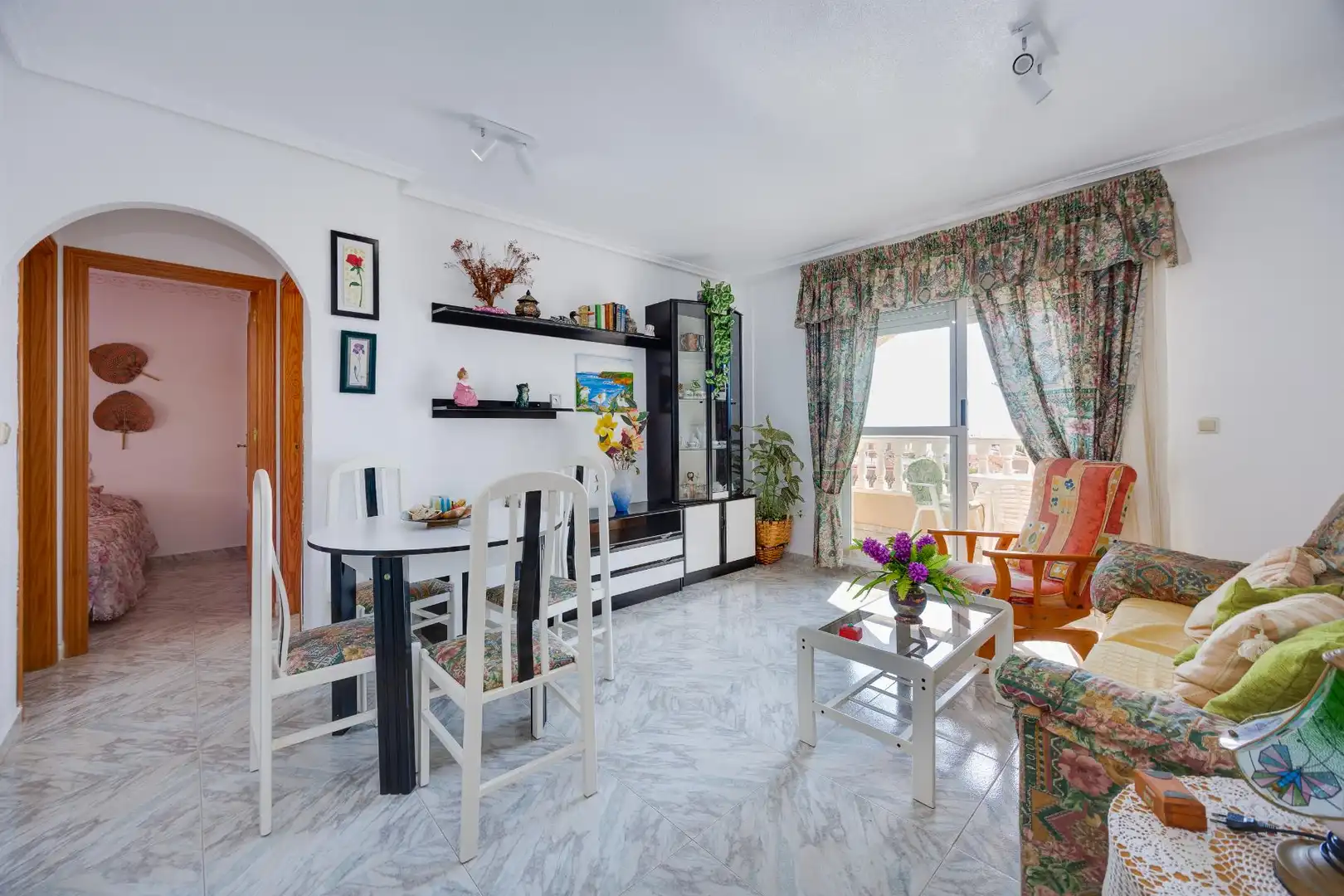Menjador de Apartament en venda en Torrevieja amb Piscina, Moblat i Rentadora