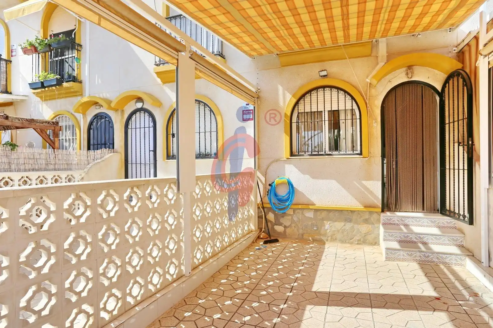 Terraza de Casa adosada en venta en Guardamar del Segura con Jardín privado, Terraza y Amueblado