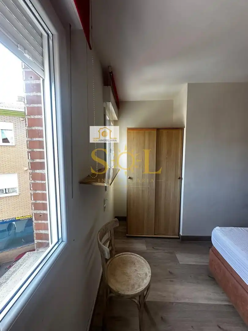 Terrassa de Apartament en venda en León Capital  amb Calefacció, Parquet i Moblat