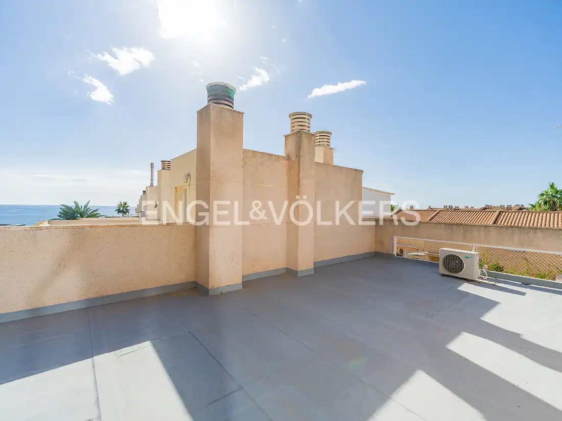Terraced house with balcony for sale in Carrer dels Alguers 4, imagen 4