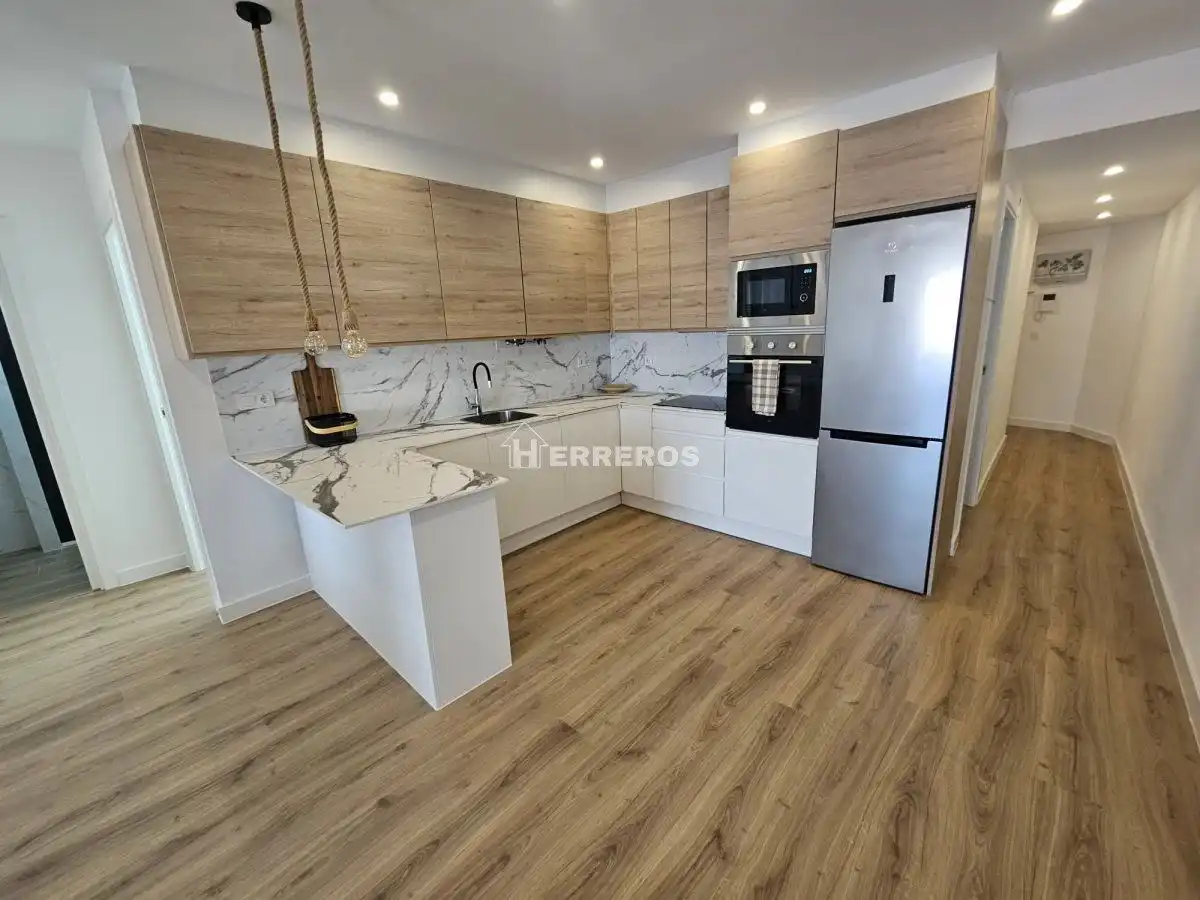 Flat with terrace for sale in gonzalo de berceo