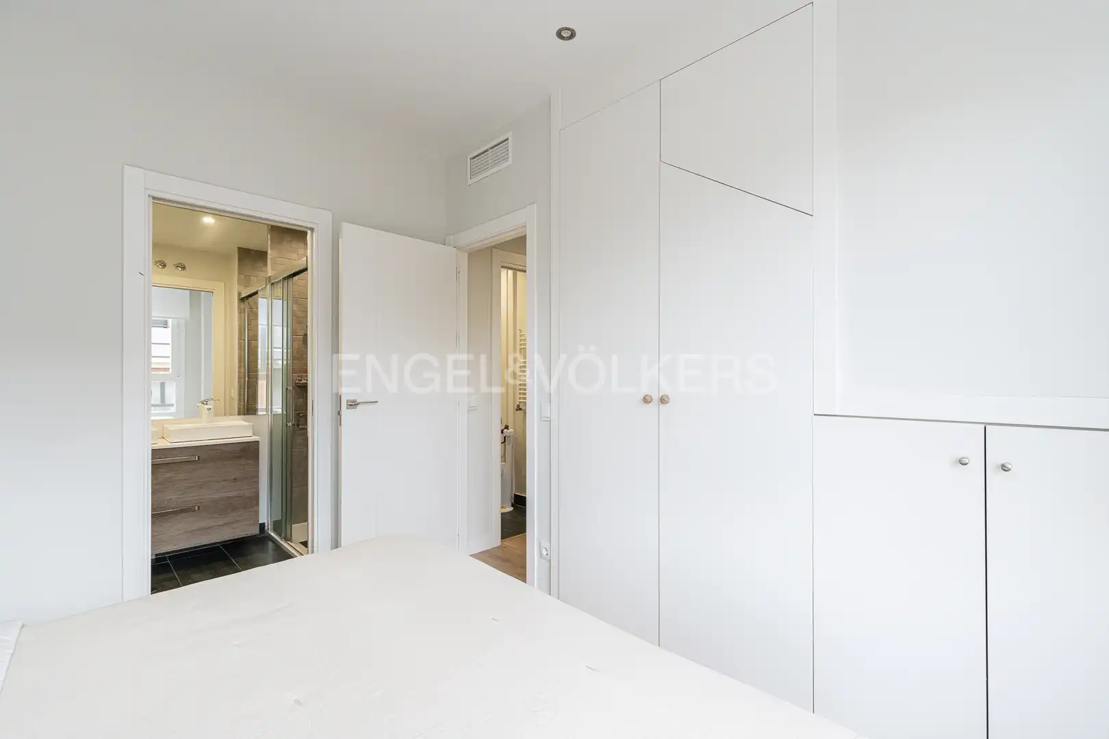 Bedroom of Attic for sale in Majadahonda  with Air Conditioner, Heating and Terrace
