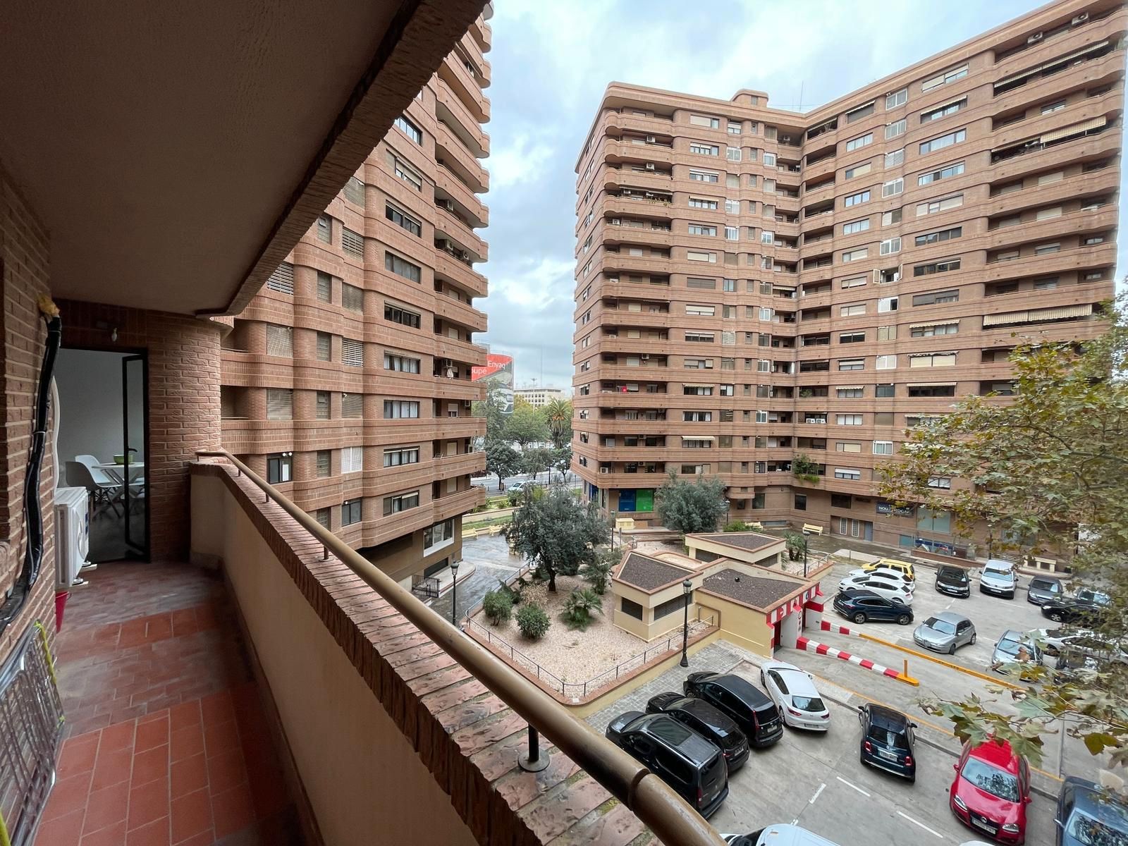 Vista exterior de Pis en venda en  Valencia Capital amb Aire condicionat, Terrassa i Balcó