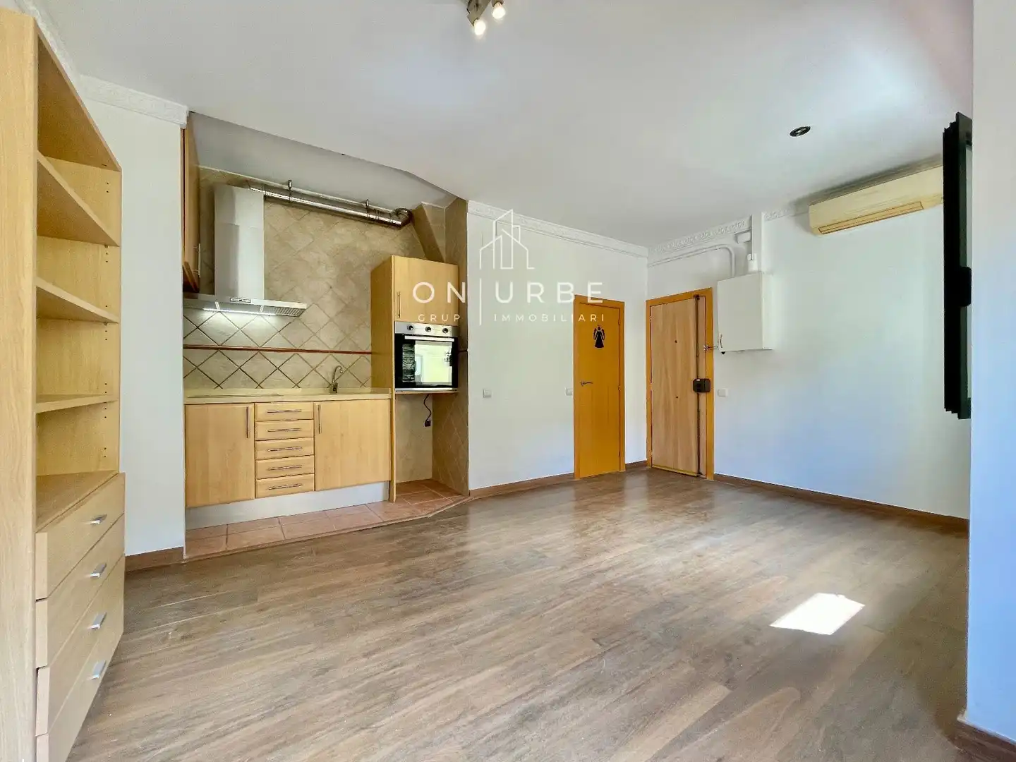 Vista exterior de Piso en venta en Barcelona con Aire acondicionado, Calefacción y Parquet