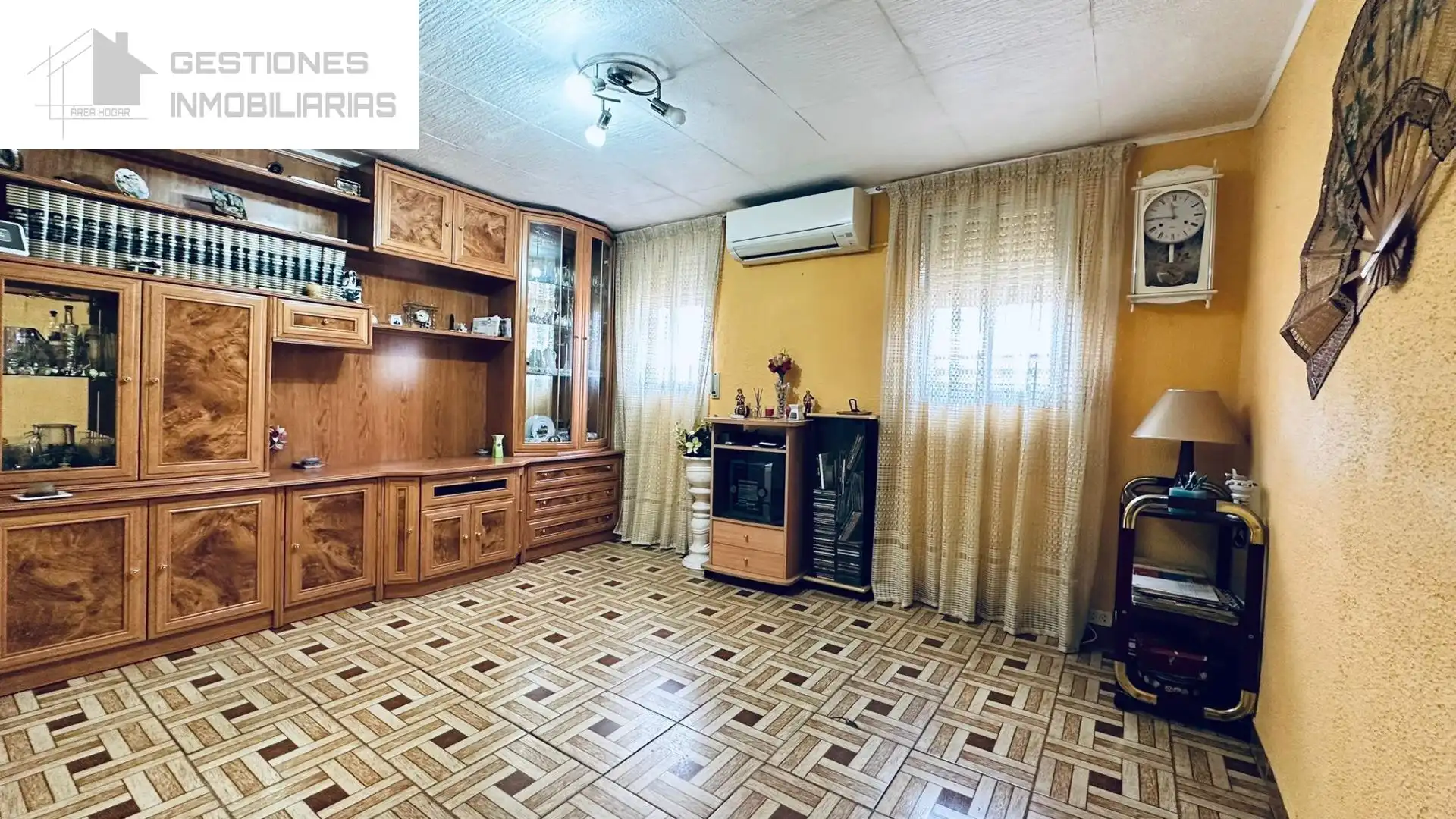 Living room of Flat for sale in  Madrid Capital