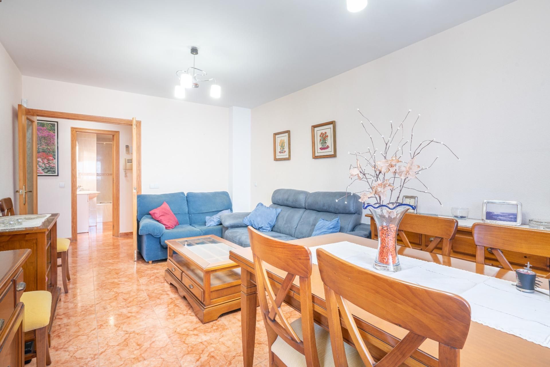 Wohnzimmer von Wohnung zum Verkauf in Roquetas de Mar mit Klimaanlage und Balkon