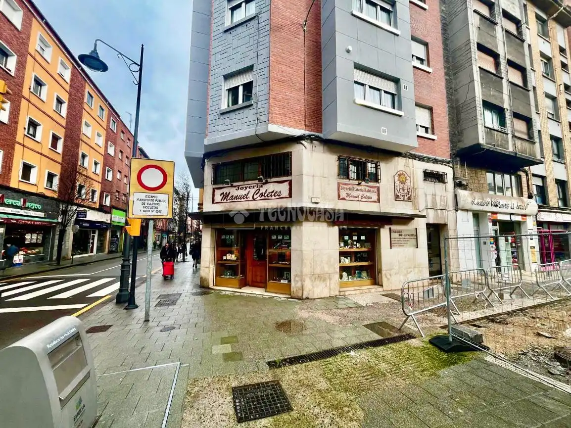 Local de alquiler en Llano