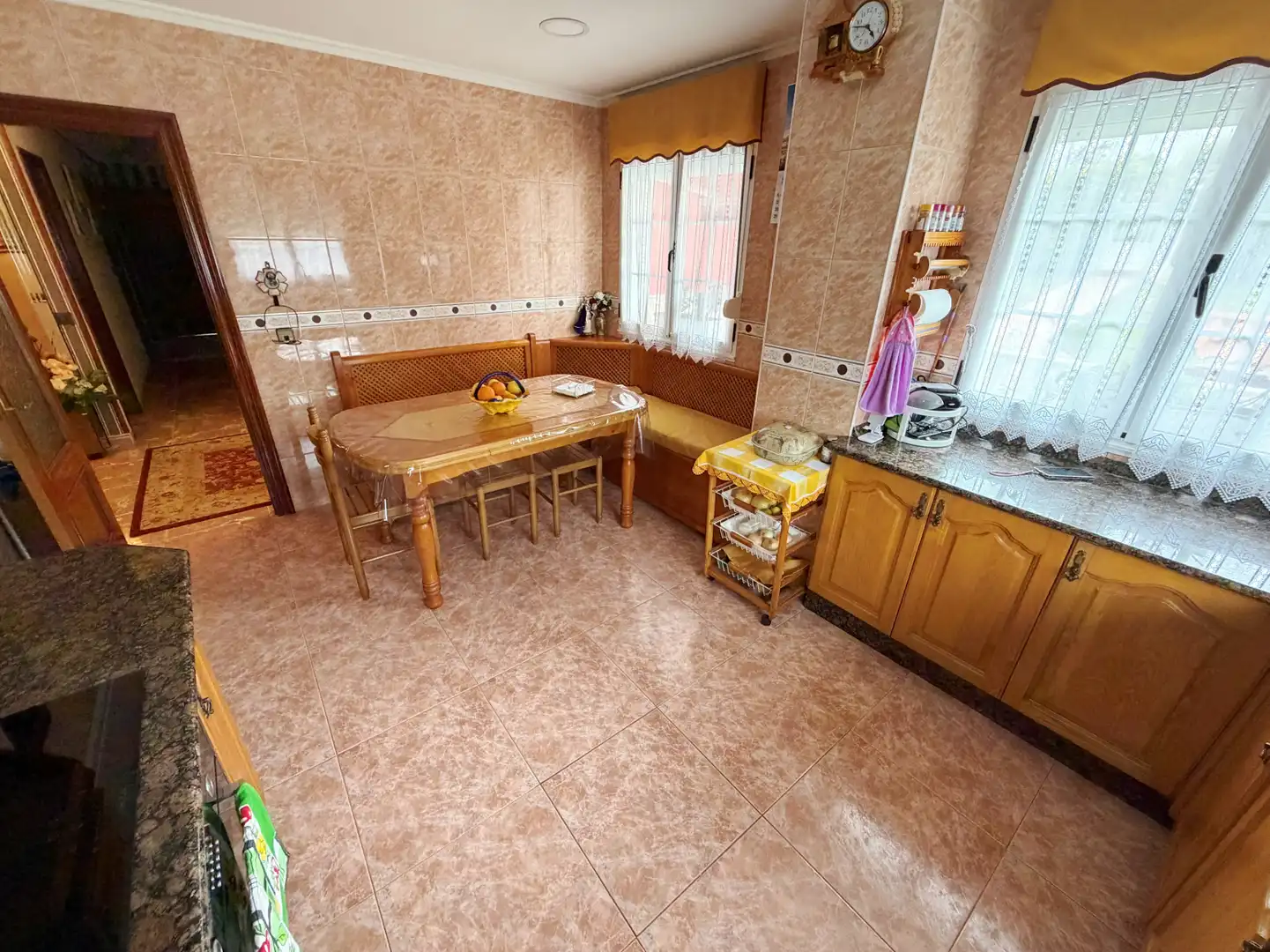 Cuina de Casa o xalet en venda en Avilés amb Calefacció i Terrassa