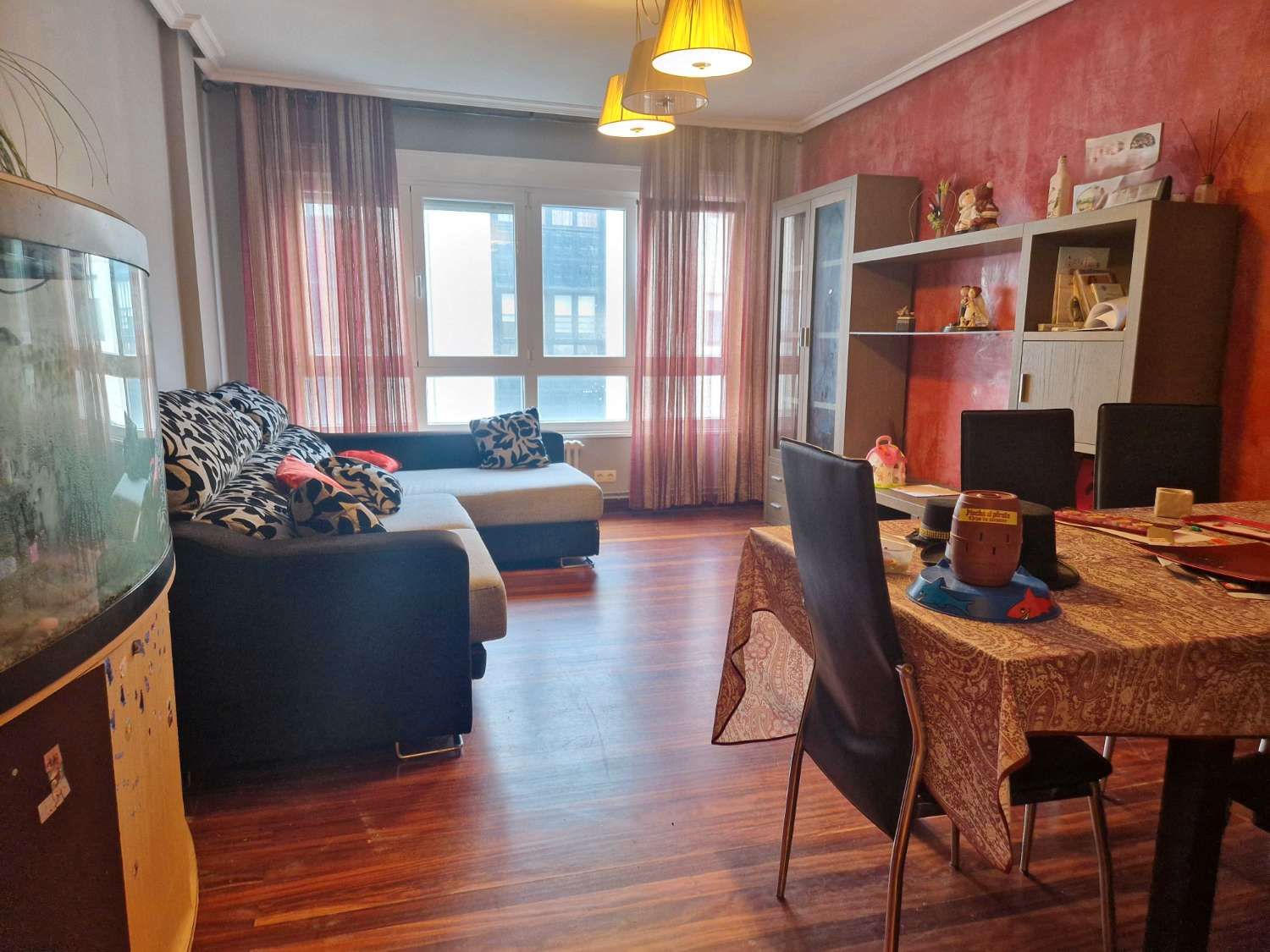 Sala d'estar de Pis en venda en Noia amb Calefacció