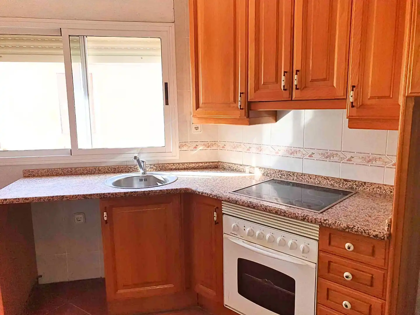 Küche von Wohnung zum Verkauf in Ibdes mit Heizung und Terrasse