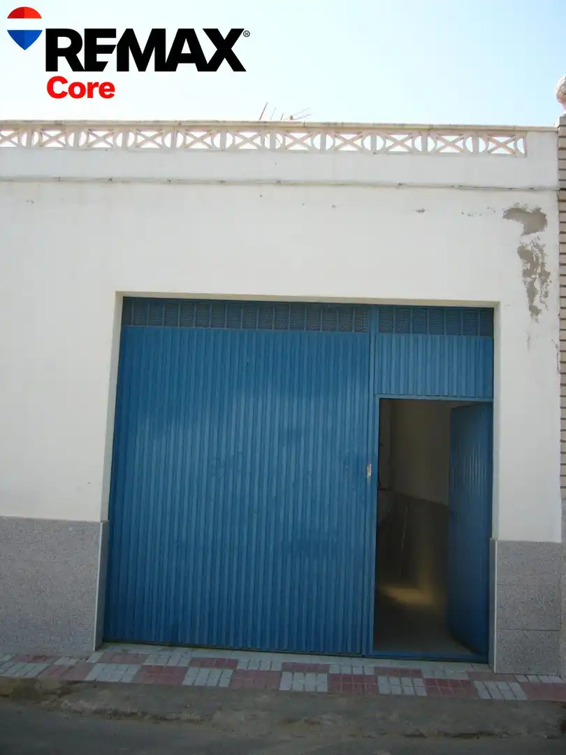 Vista exterior de Casa o xalet en venda en Orellana la Vieja amb Aire condicionat, Terrassa i Balcó