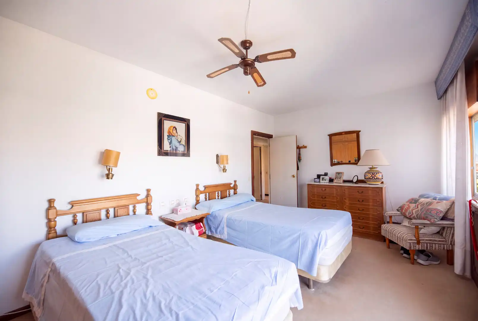 Habitación de Casa adosada en venta en Madrid con Calefacción, Jardín privado y Trastero