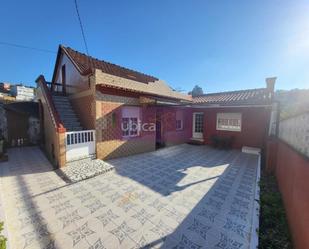 Vista exterior de Casa o xalet en venda en Vigo  amb Calefacció, Jardí privat i Terrassa