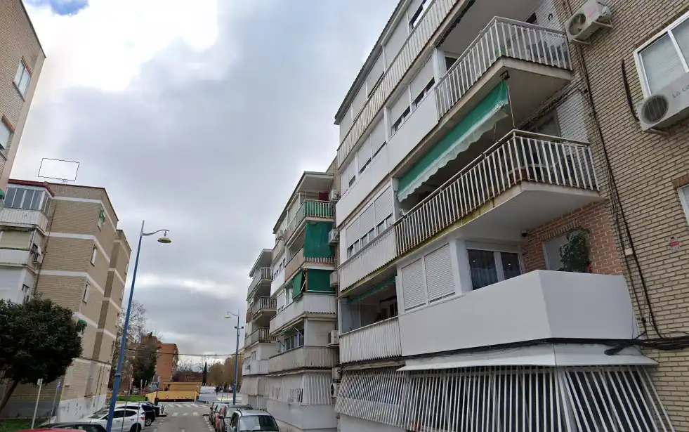 Vista exterior de Piso en venta en Parla