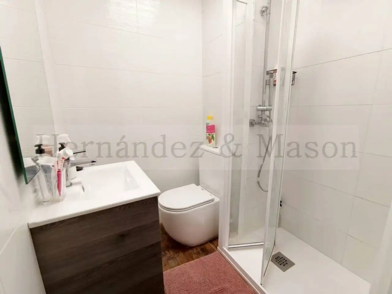 Bathroom of Flat for sale in Málaga  with Terrace and Storage room