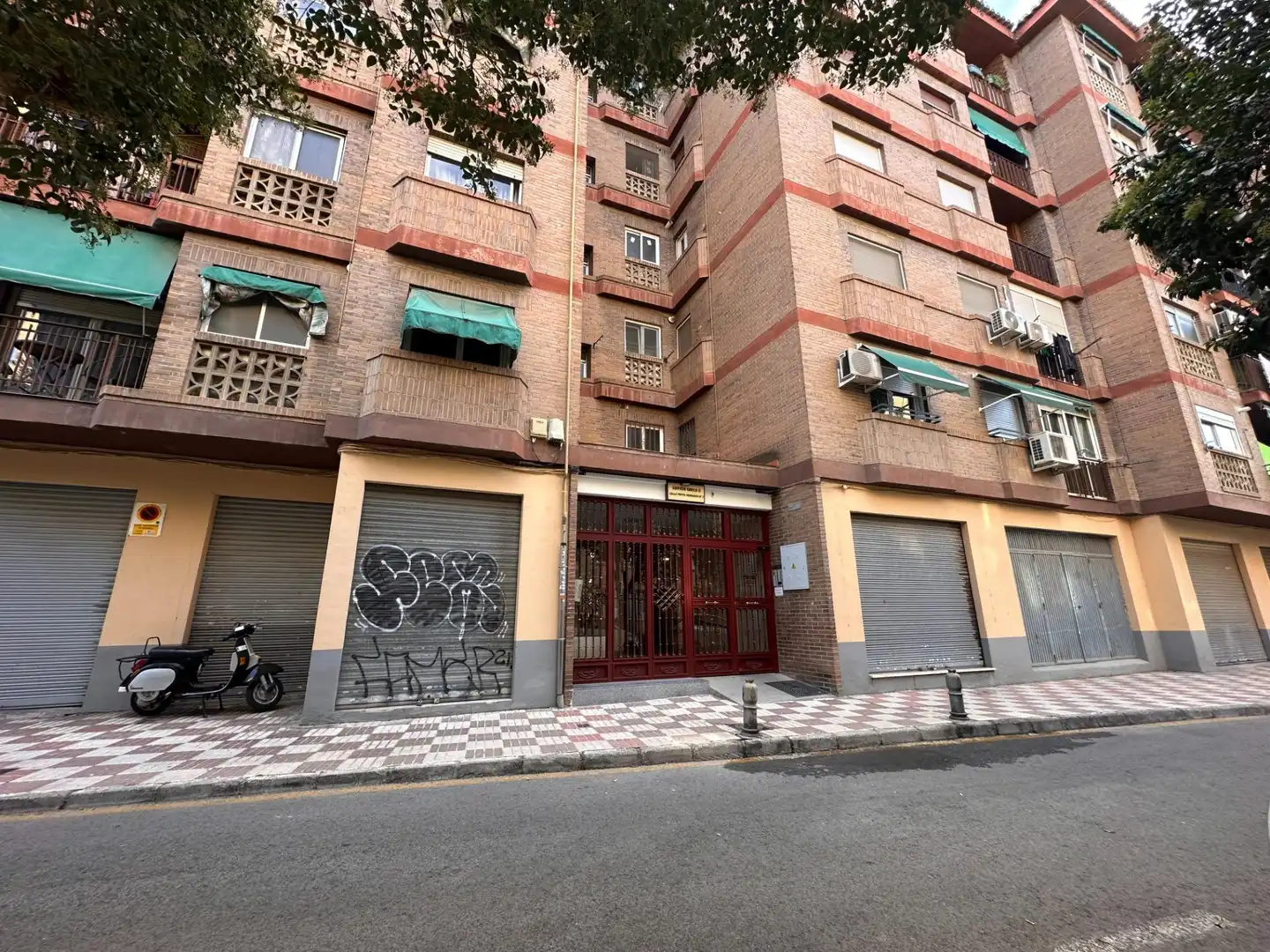 Vista exterior de Piso en venta en Granada con Aire acondicionado, Calefacción y Terraza