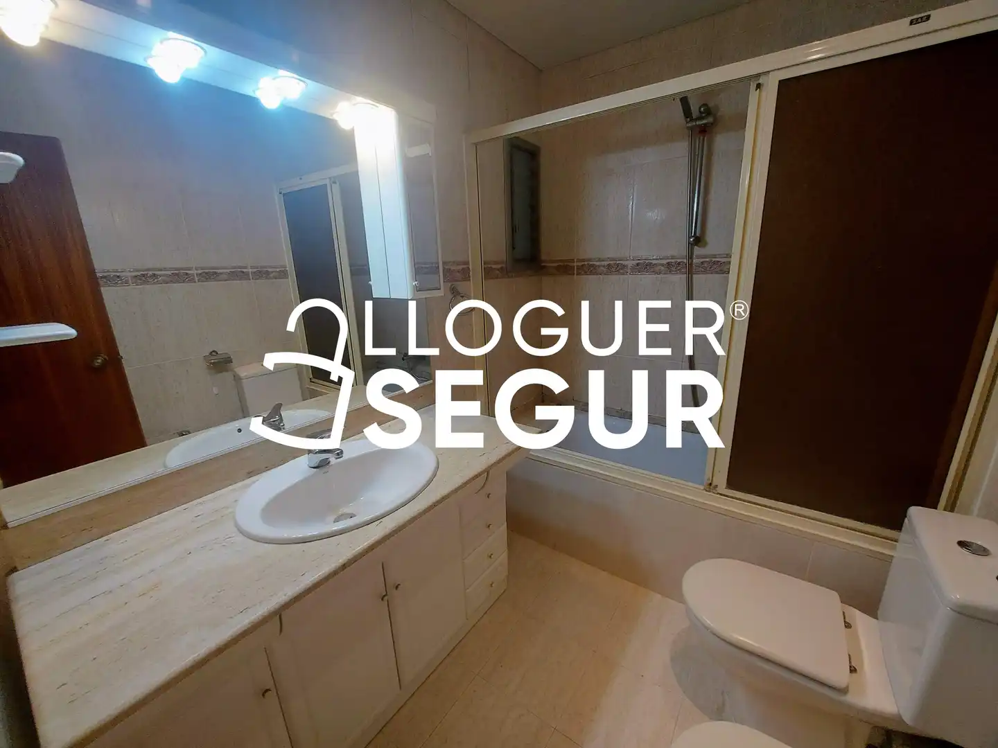 Bathroom of Flat for rent in Barcelona  with Air Conditioner, Heating and Furnished