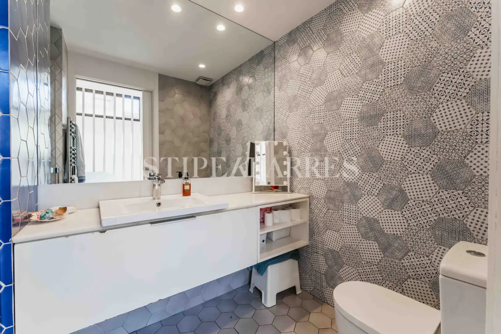 Baño de Casa adosada en venta en Barcelona con Aire acondicionado, Calefacción y Jardín privado