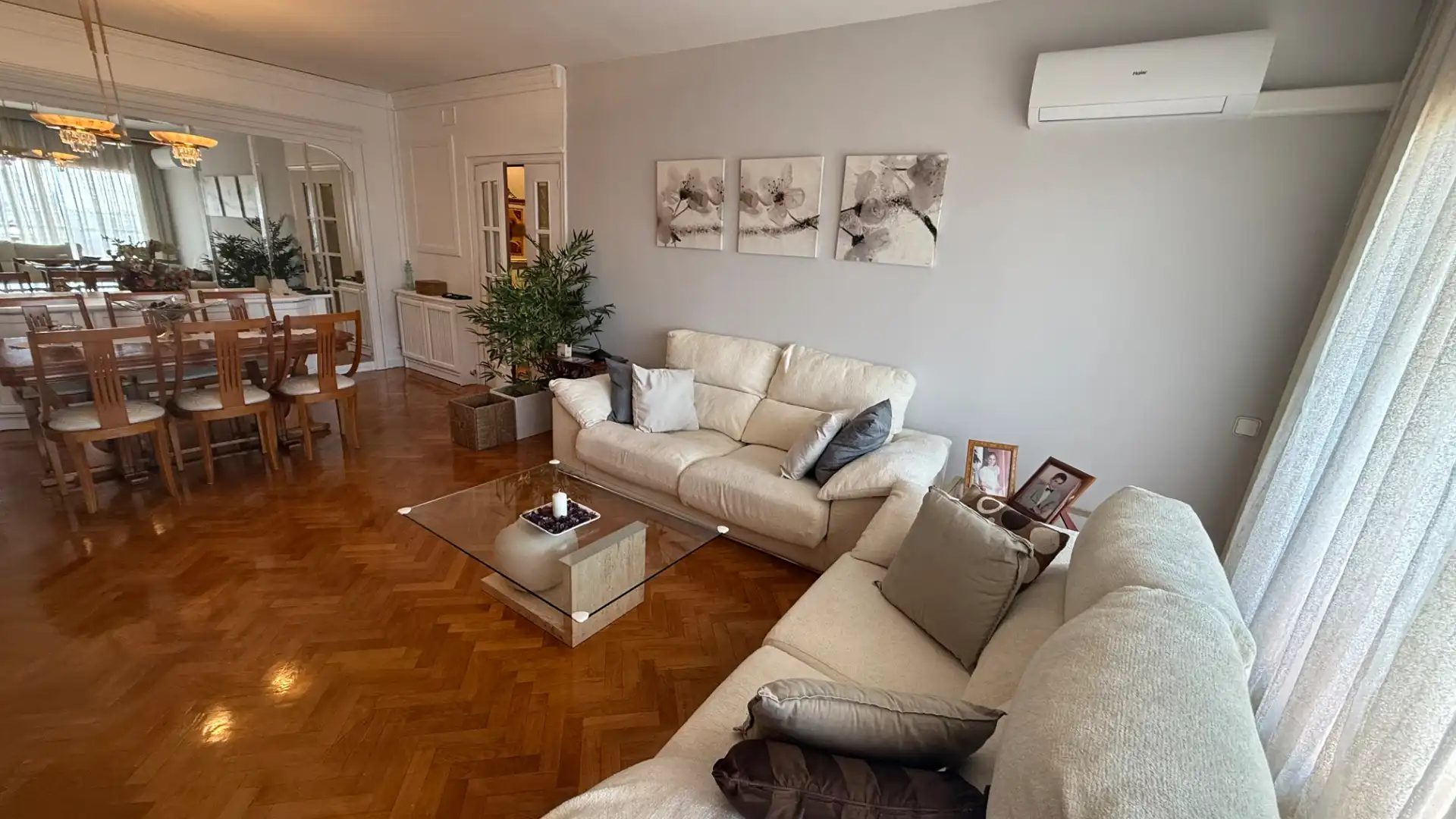 Living room of Flat for sale in Barcelona  with Air Conditioner, Heating and Parquet flooring