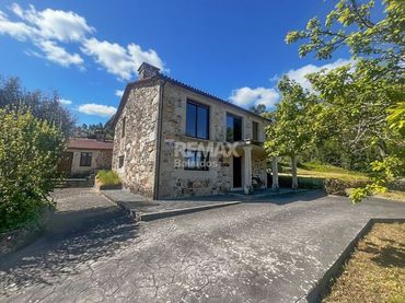 Casa con jardín en venta en O Rosal
