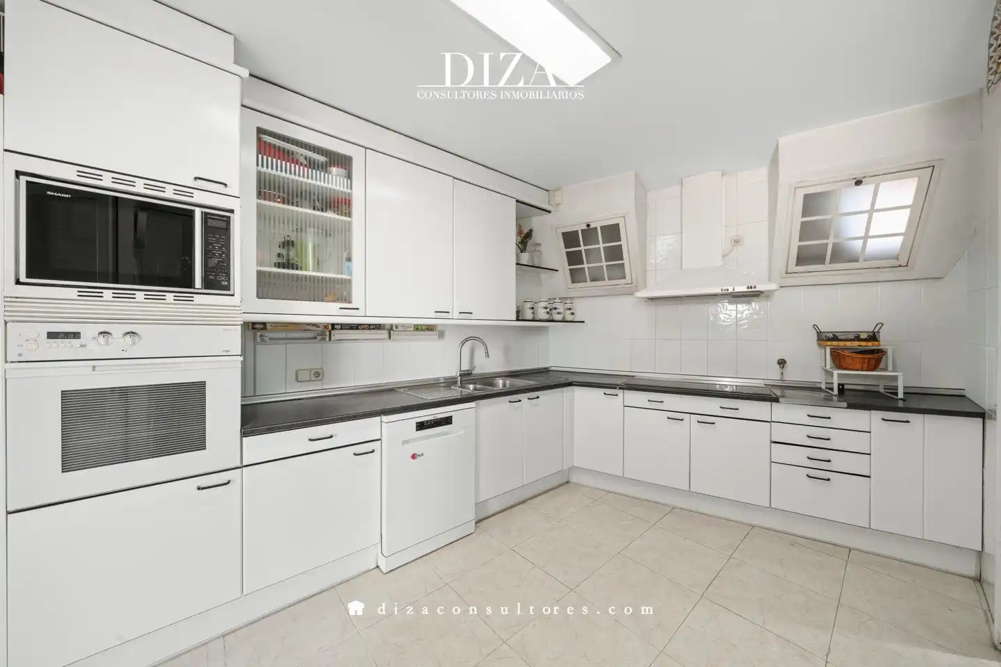 Kitchen of Attic for sale in Madrid  with Air Conditioner, Heating and Parquet flooring