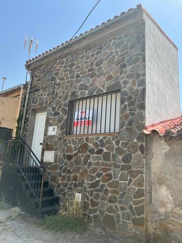 Casa adosada en Venta en Calle Real en Tolbaños