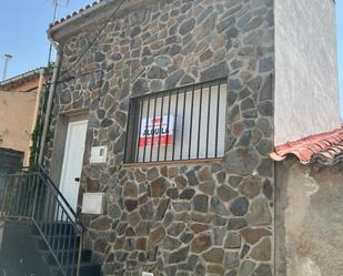 Vista exterior de Casa adosada en venda en Tolbaños