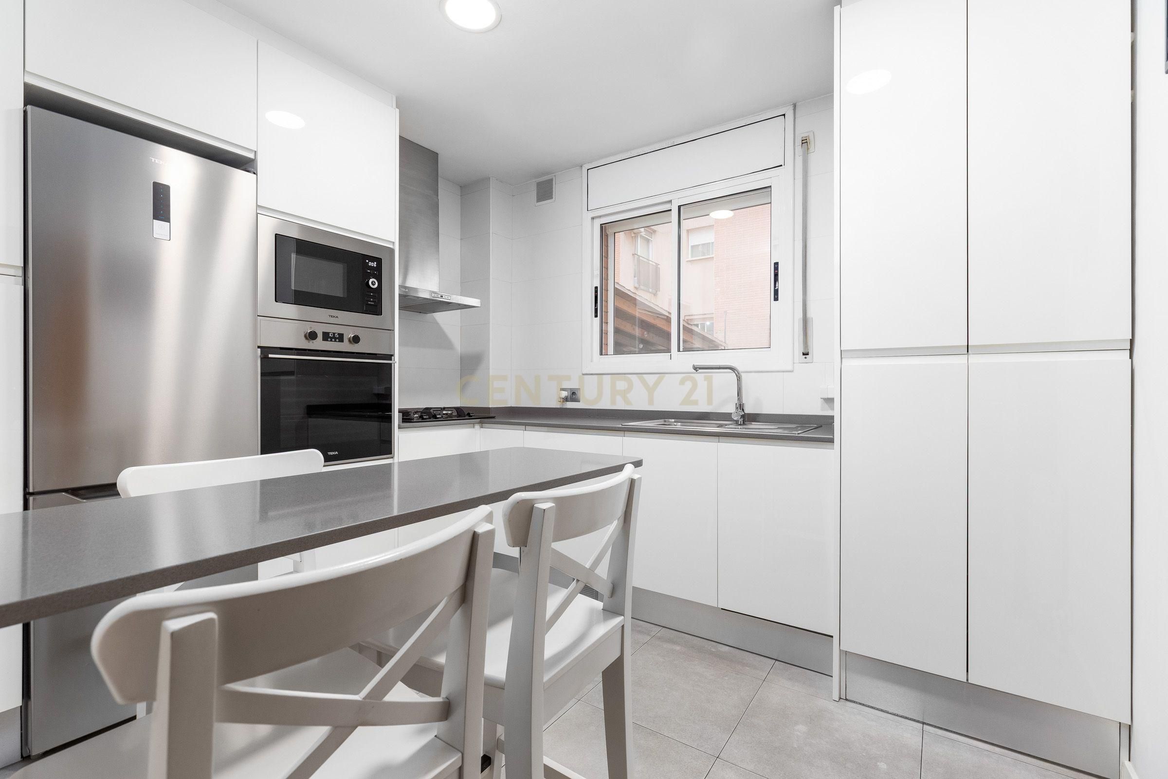 Cocina de Dúplex en venta en Pallejà con Aire acondicionado