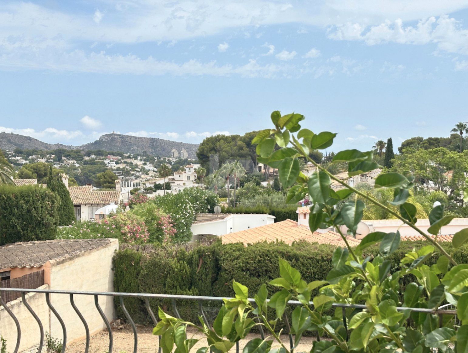Vista exterior de Casa o xalet en venda en Moraira amb Aire condicionat, Calefacció i Jardí privat