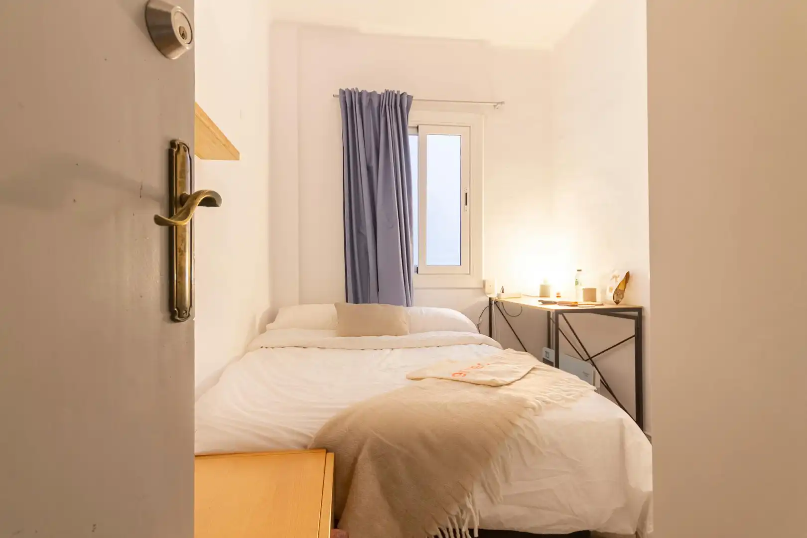 Bedroom of Flat for share in Barcelona  with Furnished and Washing machine