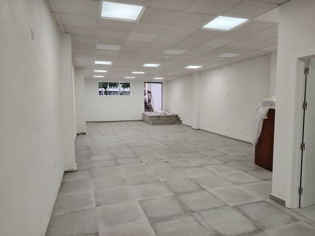 Local comercial en Alquiler en Centro - Barriada Mallorca