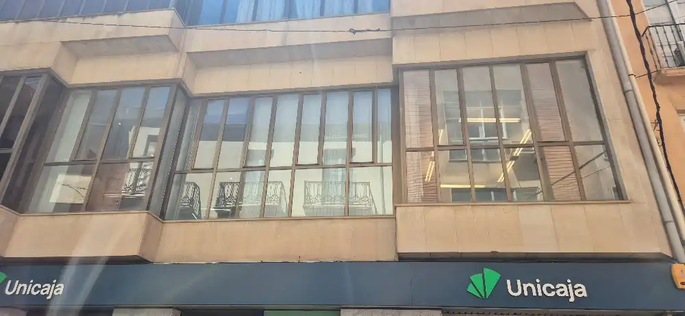 Vista exterior de Oficina en venda en Almansa amb Moblat