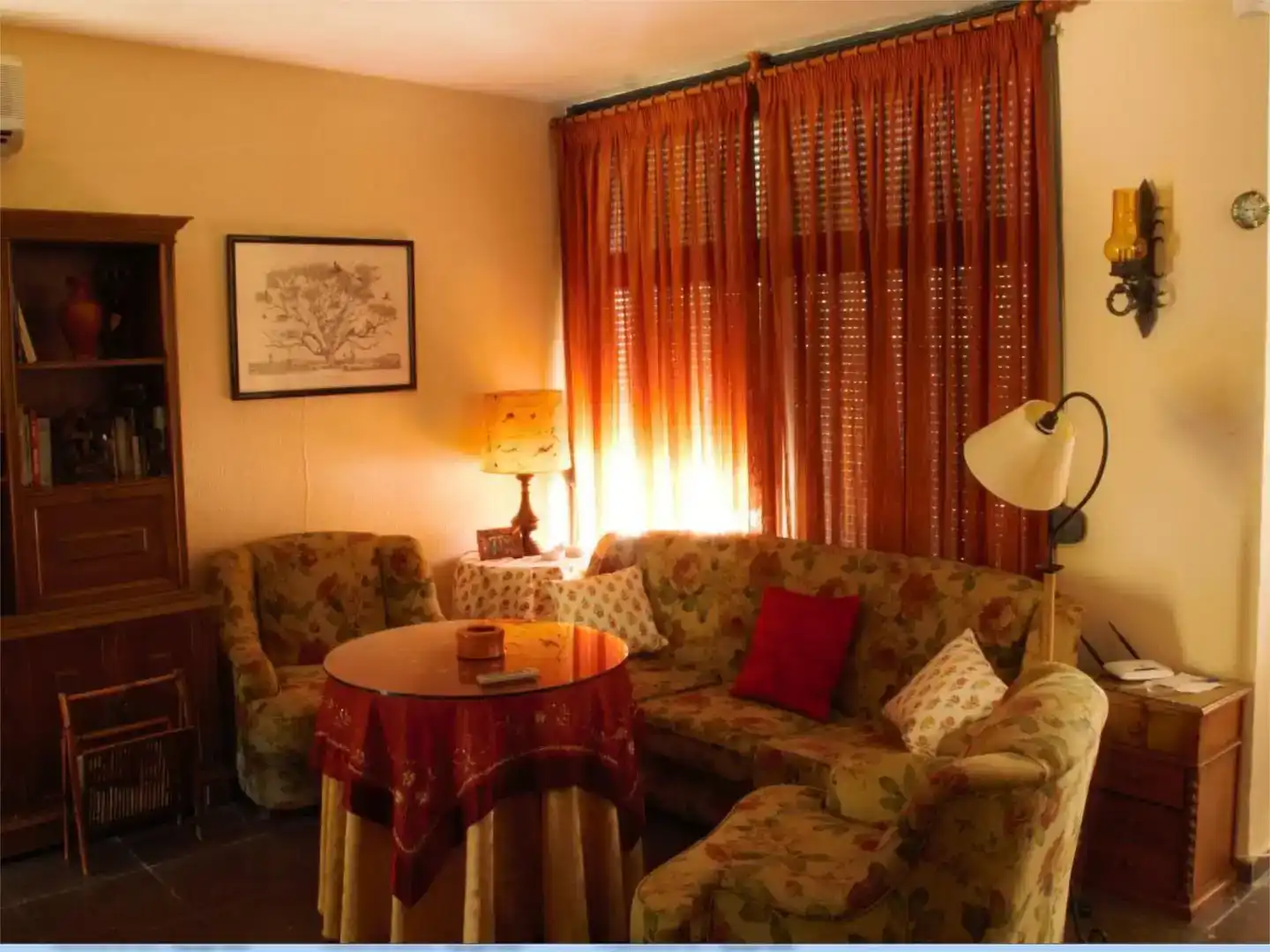 Sala de estar de Casa o chalet de alquiler en Alcalá de Guadaira con Aire acondicionado, Jardín privado y Piscina