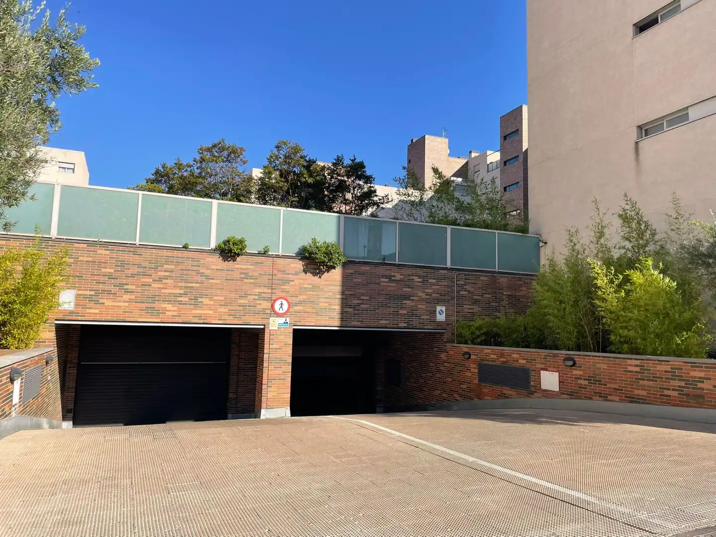 Parking of Flat for rent in Madrid  with Air Conditioner, Heating and Private garden