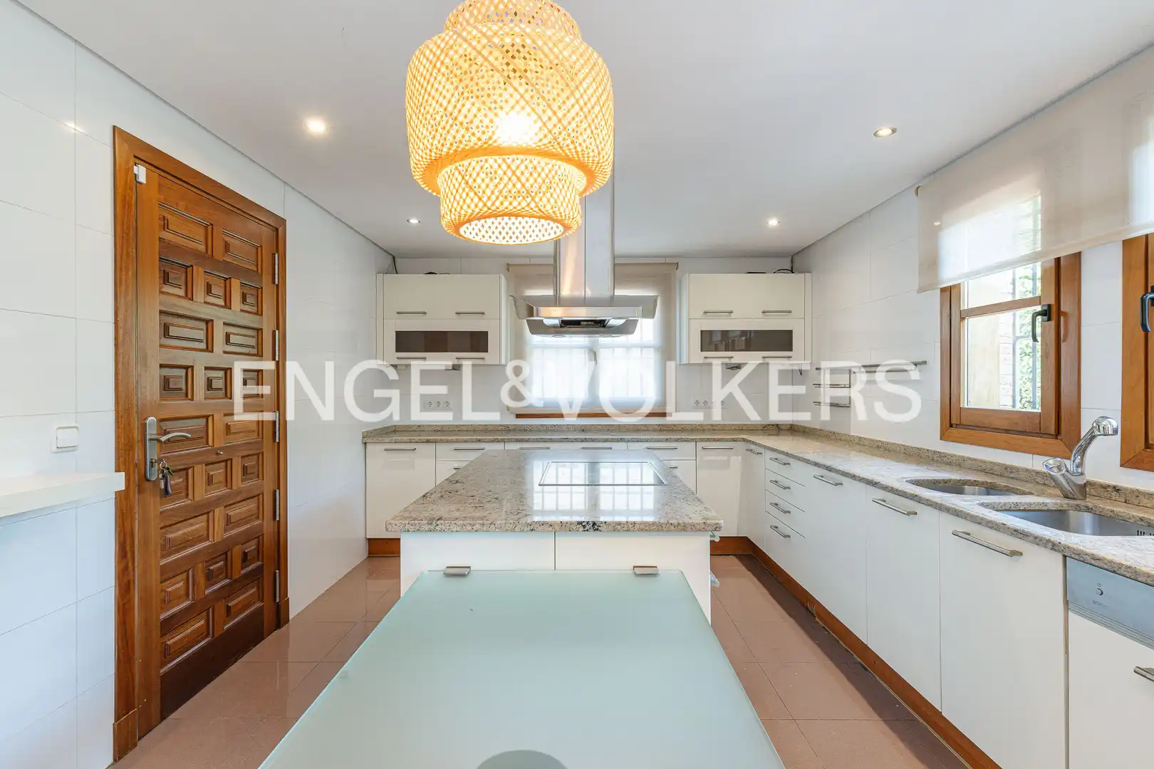 Cocina de Casa o chalet de alquiler en Madrid con Aire acondicionado, Calefacción y Jardín privado