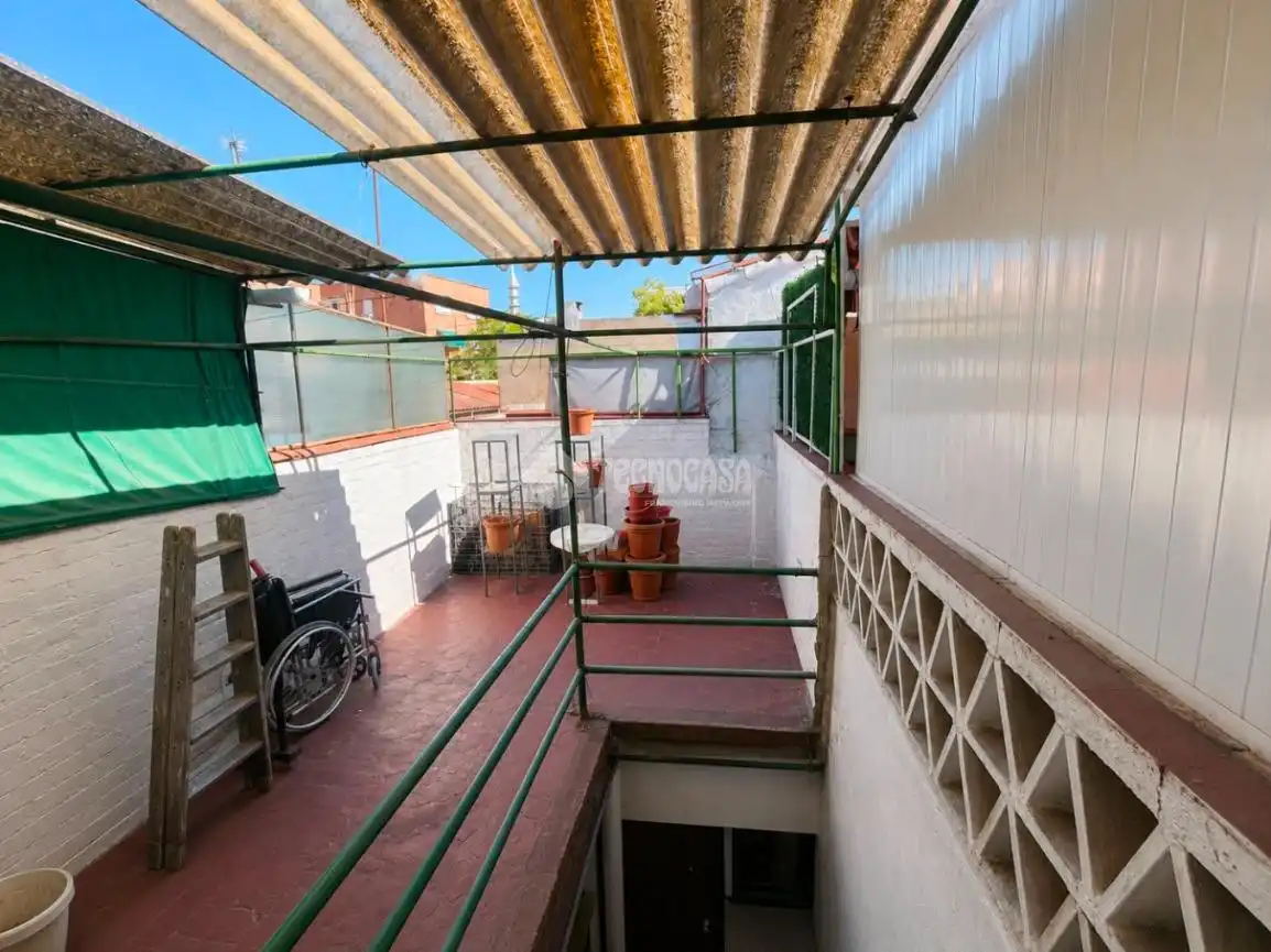 Terrassa de Casa adosada en venda en Madrid amb Calefacció