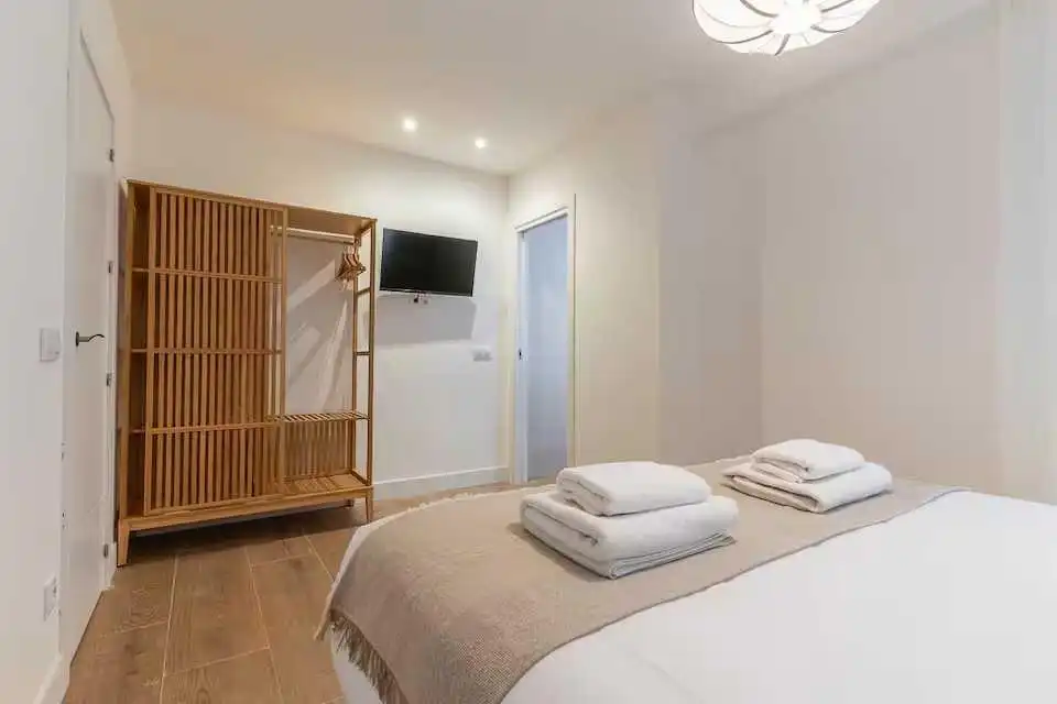 Bedroom of Flat for sale in Madrid  with Air Conditioner, Heating and Private garden