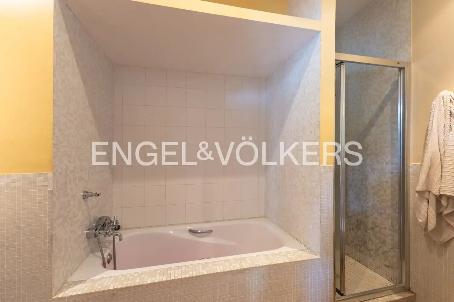 Baño de Casa o chalet en venta en Gilet con Aire acondicionado, Calefacción y Jardín privado