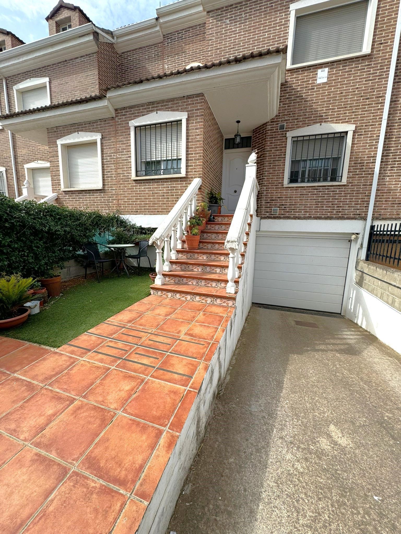 Exterior view of Single-family semi-detached for sale in Azuqueca de Henares  with Air Conditioner and Storage room