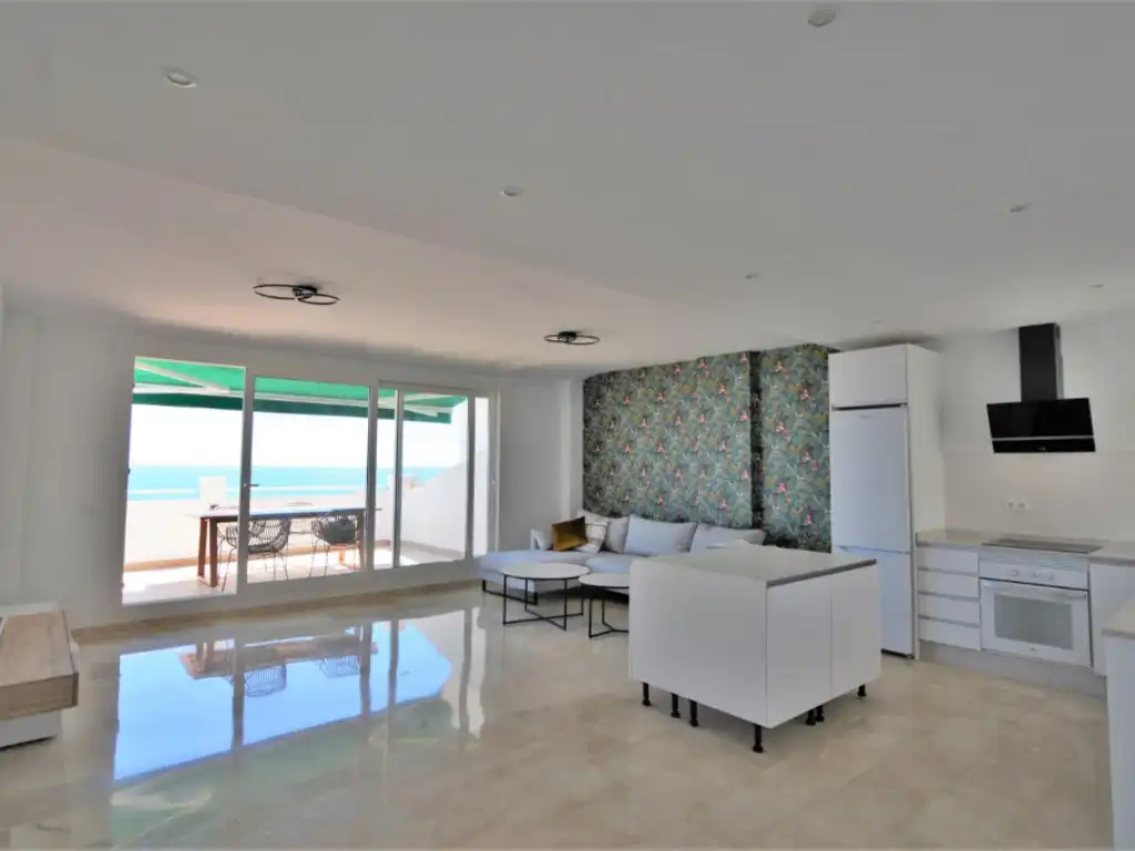 Wohnzimmer von Wohnungen zur Miete in Fuengirola mit Klimaanlage, Schwimmbad und Möbliert