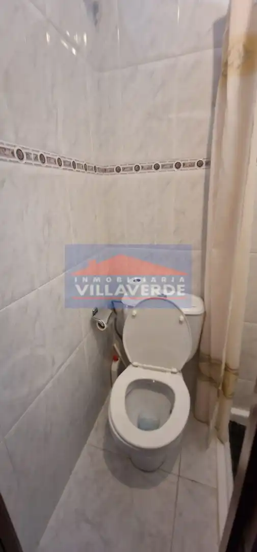 Bany de Casa o xalet en venda en Cangas  amb Calefacció, Terrassa i Traster