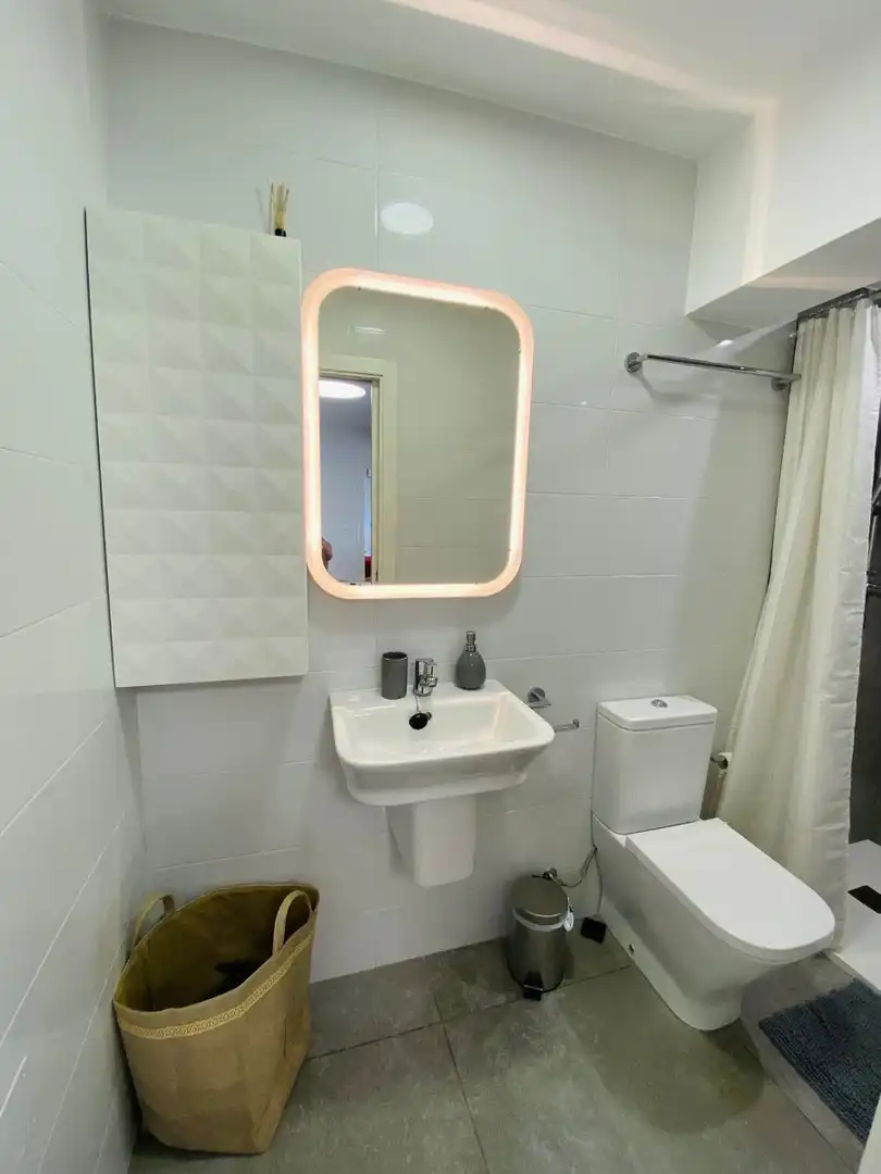 Bany de Apartament de lloguer en Torrevieja amb Aire condicionat, Moblat i Rentadora