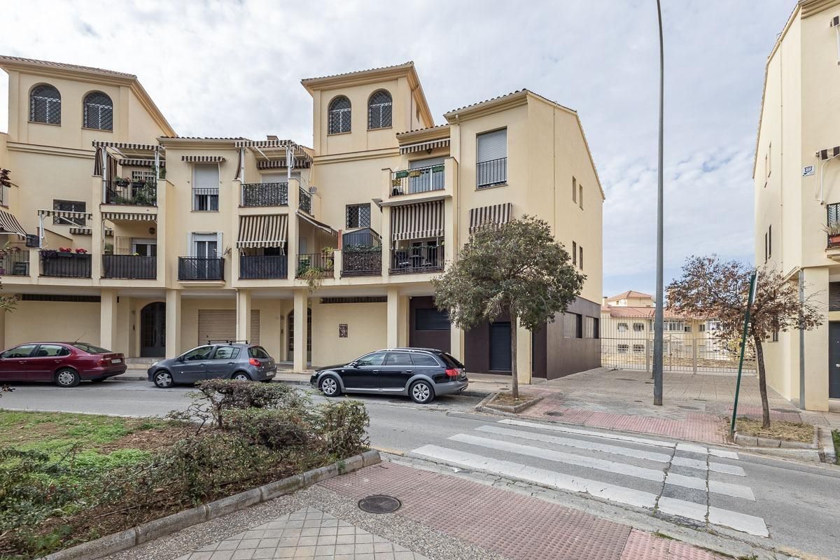Vista exterior de Pis en venda en  Granada Capital amb Aire condicionat, Calefacció i Parquet