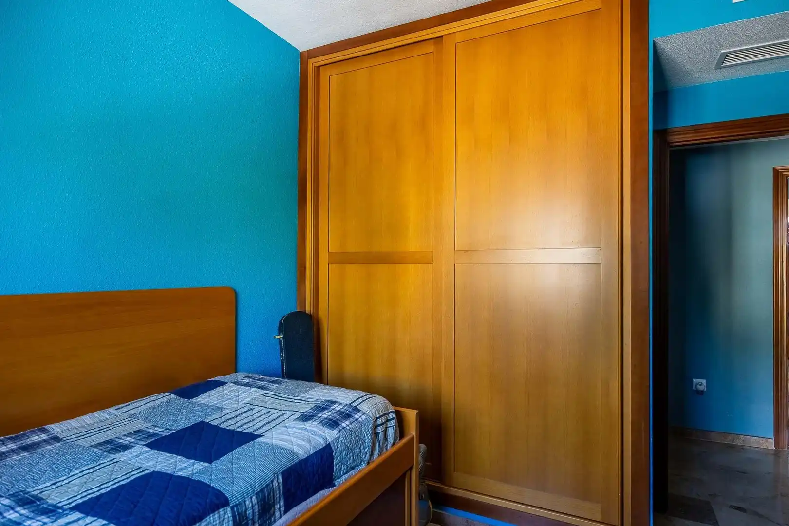 Habitación de Casa adosada en venta en Almensilla con Aire acondicionado, Calefacción y Jardín privado