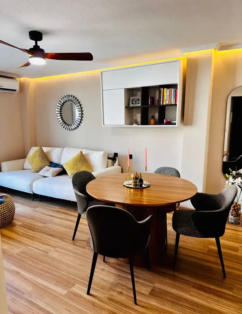 Menjador de Apartament en venda en Torrevieja amb Aire condicionat i Balcó