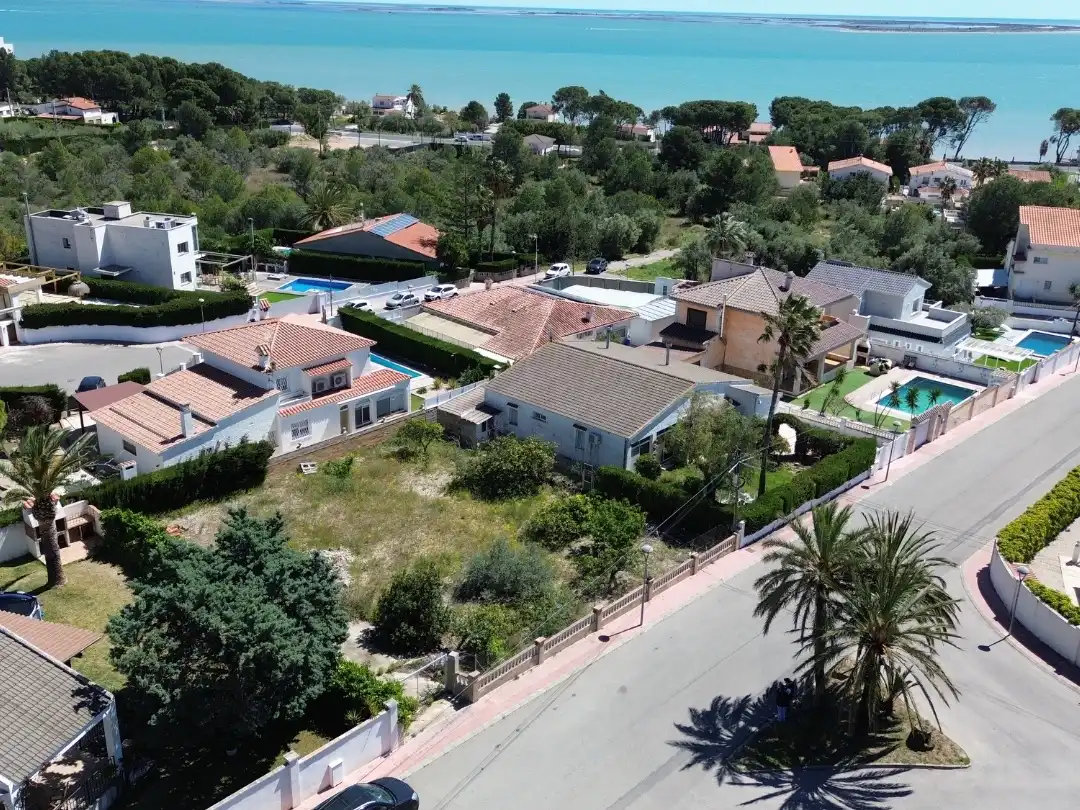 Terreni e lotti in vendita a Avinguda Montsià 5