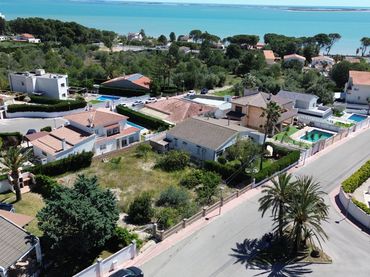 Terreny residencial en venda a Avinguda Montsià 5