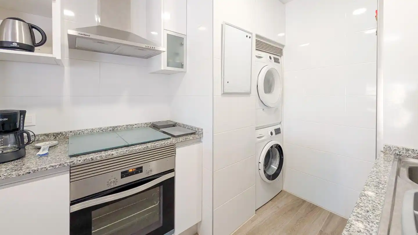 Küche von Wohnung zum Verkauf in Santa Pola mit Klimaanlage, Terrasse und Möbliert